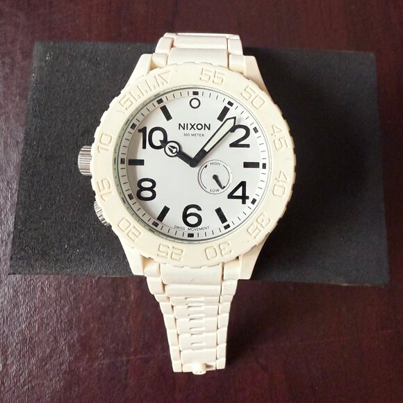 Nixon 51-30 Mens Classic Analog Watch - Picture 2 of 9